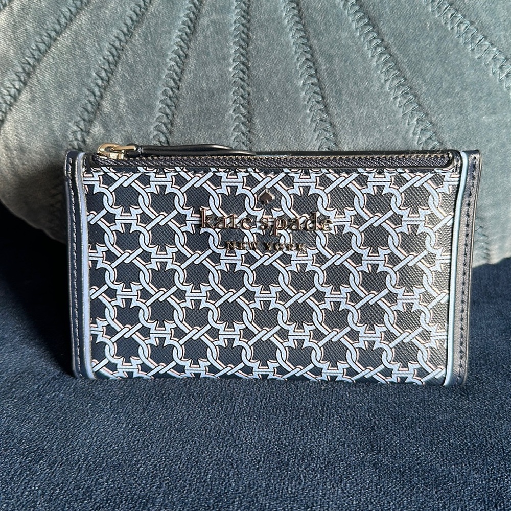 Like-new Kate Spade ♠️ Hollie Spade Clover Geo Small Slim Bifold Wallet